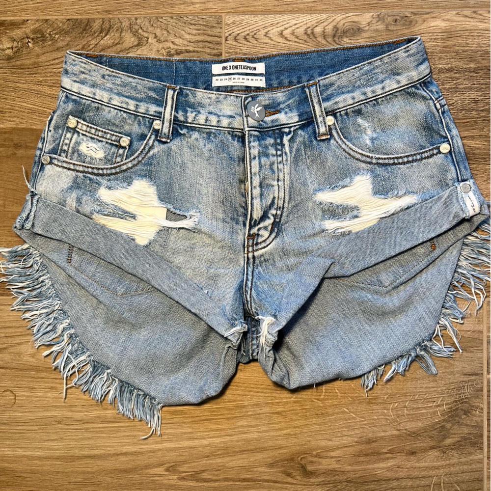 One Teaspoon - Jean shorts in size 25